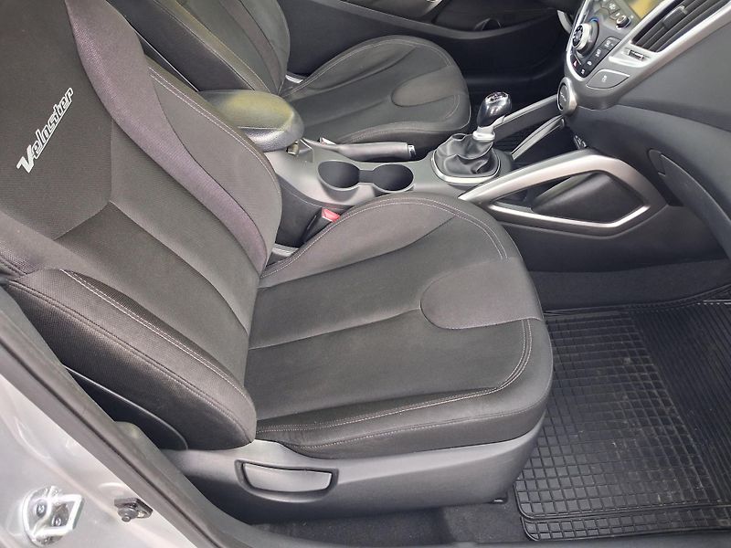 Hyundai Veloster (2011) 1,6GDi SERVISKA NOVÁSTK 2xKOLA - fotka 14 z 33