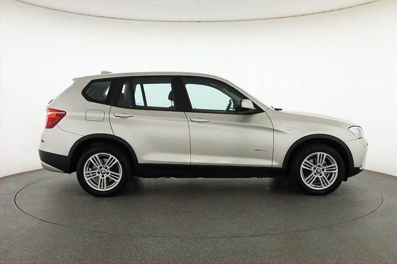 BMW X3 (2012) xDrive35d, 4X4, Automat - fotka 6 z 20