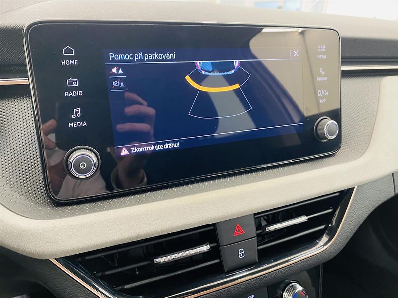 Škoda Scala 1,0 TSI 85kW Top Selection - fotka 14 z 27