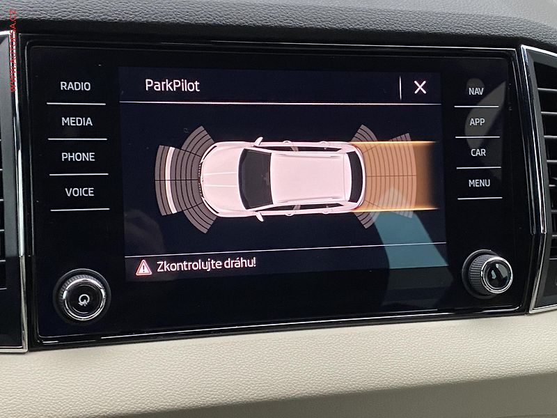 Škoda Karoq (2018) 2.0TDi 4x4, DSG, LED, park - fotka 16 z 18