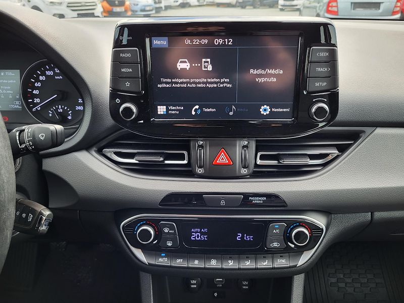 Hyundai i30 FASTBACK 1.5 T-GDI mHEV 118kW - fotka 12 z 47