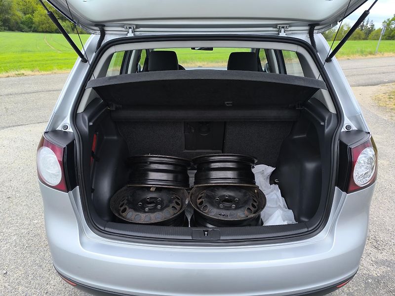 Volkswagen Golf Plus (2005) 1.4 1.MAJITEL,SERVISNI KÍŽKA - fotka 12 z 32