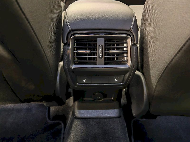 Škoda Karoq (2025) 2.0 TDI 110 kW DSG 4x4 Top Sel - fotka 26 z 32