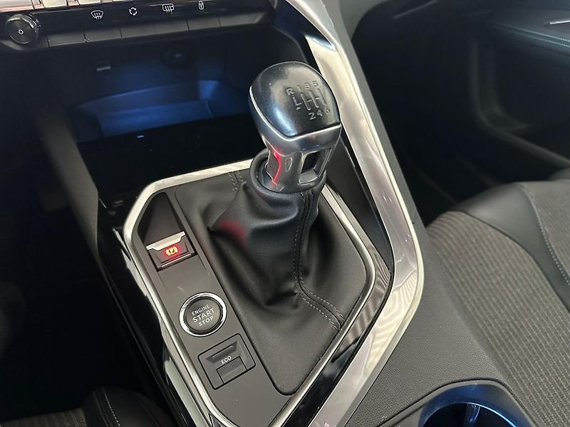 Peugeot 3008 1.2i,Allure Pack.130HP,ČR, - fotka 17 z 19
