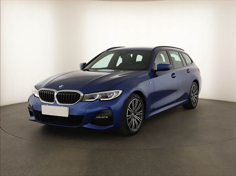 BMW Řada 3 (2021) M Sport 330 i xDrive - fotka 2 z 19