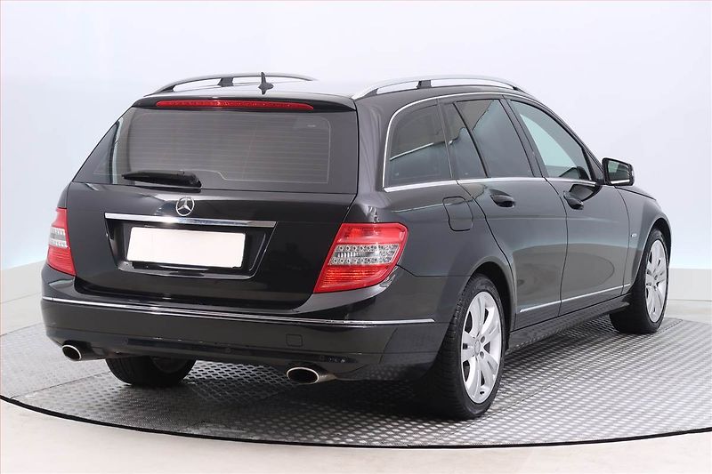 Mercedes-Benz Třídy C (2009) C 350 CDI, Navi, Xenony - fotka 5 z 18