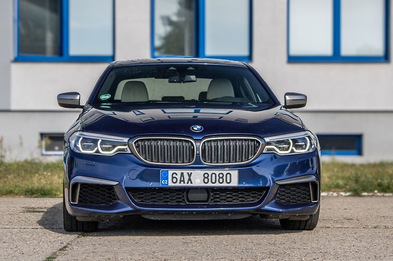 BMW Řada 5 - fotka 2 z 28