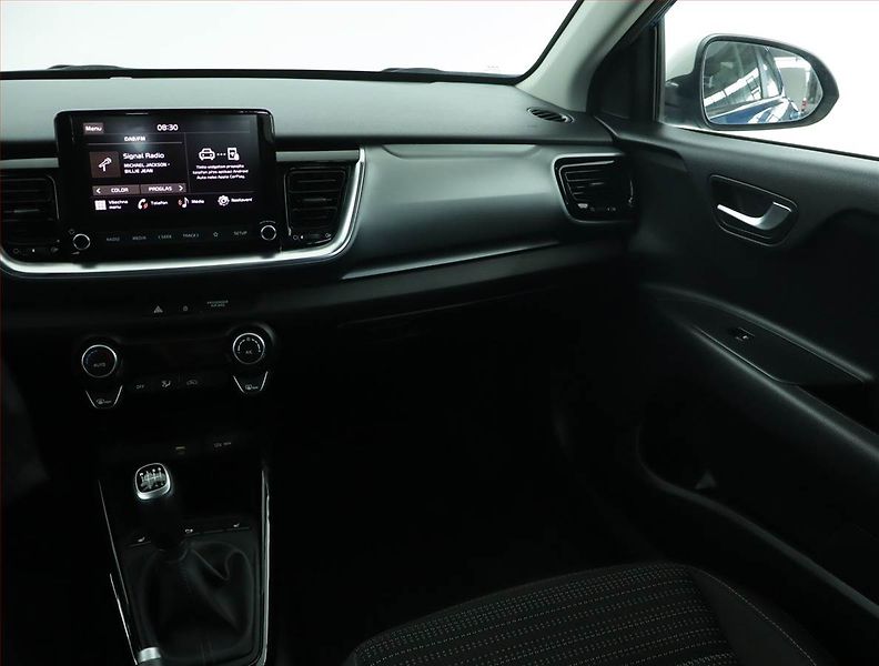 Kia Stonic (2023) Exclusive 1.0 T-GDI, EXCLUSIVE - fotka 8 z 15
