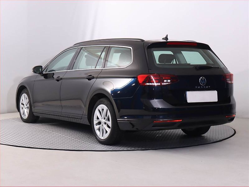 Volkswagen Passat (2021) 2.0 TDI, Automat, Navi - fotka 4 z 21
