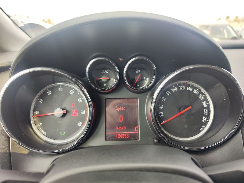 Opel Astra 1.4i/74kW Enjoy ČR - fotka 14 z 31