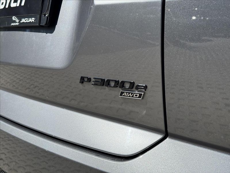 Jaguar E-Pace 1,5 P300e R-Dynamic SE AWD AT - fotka 30 z 34