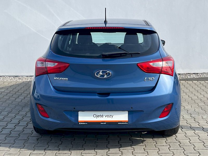 Hyundai i30 (2016) Trikolor 1.6 CRDi 81kW 6° manu - fotka 9 z 27