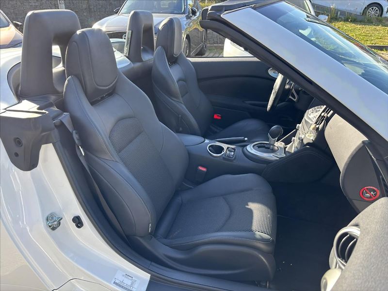 Nissan 370 Z 3,7 i Premium 1.ČR TOP STAV - fotka 21 z 49