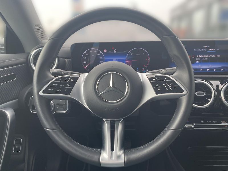 Mercedes-Benz CLA 180d SB Progressive - fotka 12 z 27