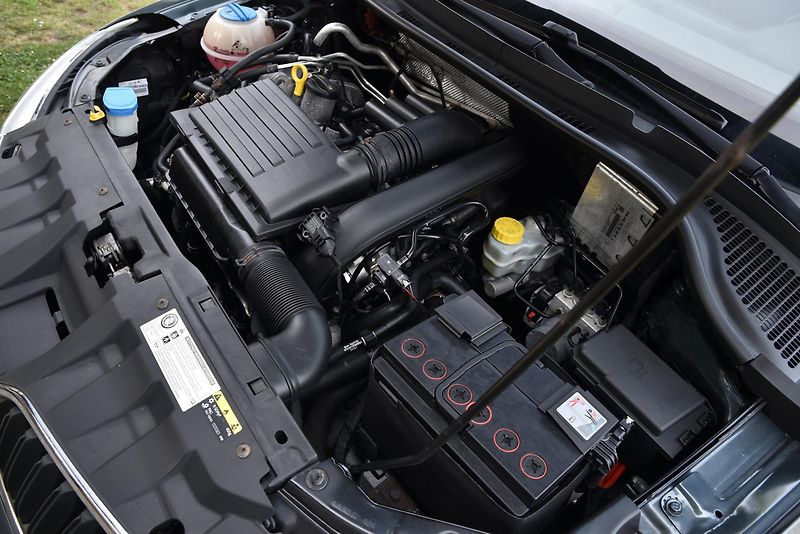 Škoda Fabia 1.2 TSi 6st STYLE,KLIMA,VÝHŘEV - fotka 48 z 50