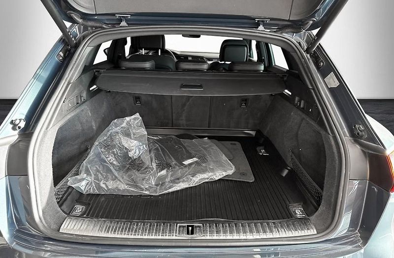 Audi Q8 e-tron 55 Q 360k 4 zóny Pano Matrix - fotka 21 z 22