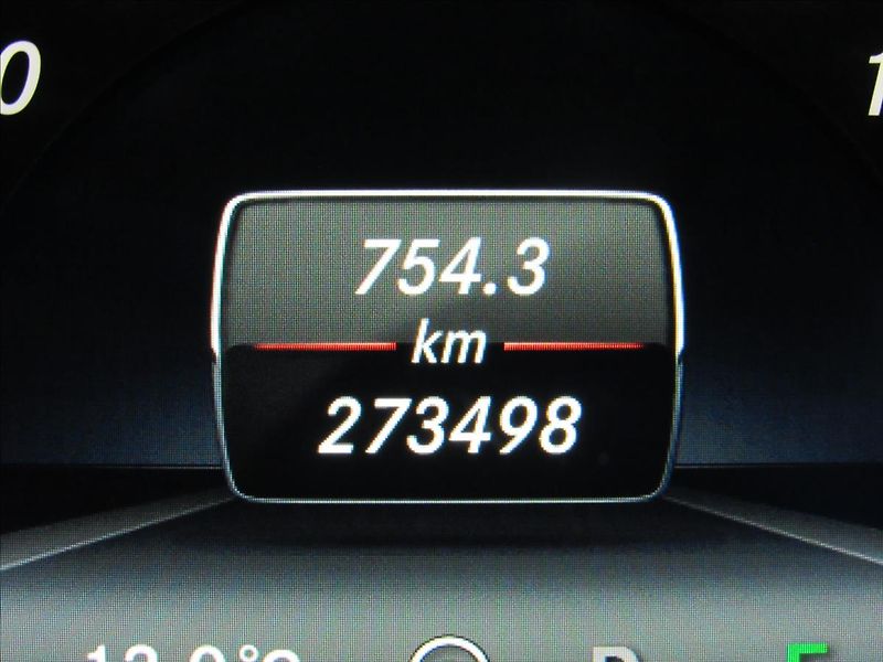 Mercedes-Benz Třídy E 3,0 CDi 350 Bluetec 4MATIC - fotka 15 z 35