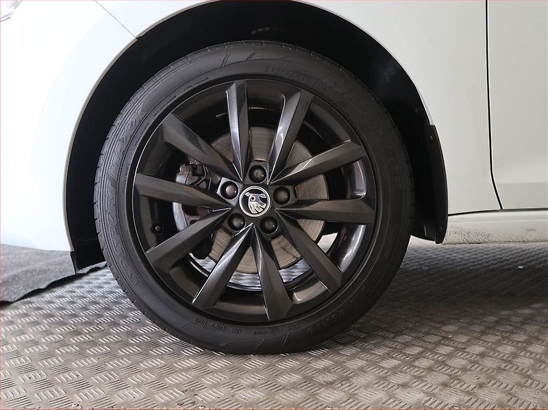 Škoda Rapid (2019) 1.0 TSI, Serv.kniha, Navi - fotka 15 z 15