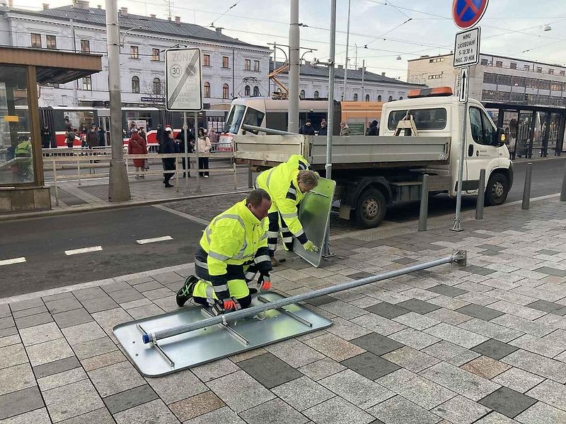 V Brně je od pondělí první sdílená zóna v České republice. Jde o prostor, kde jsou si chodci, řidiči aut a cyklisti rovni.