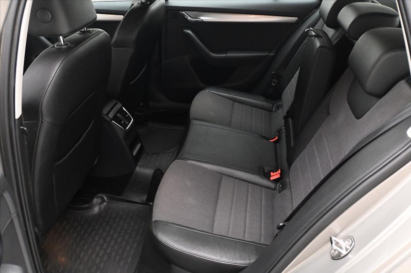 Škoda Octavia 2,0 TDI 110kW Elegance Tažné V - fotka 14 z 30