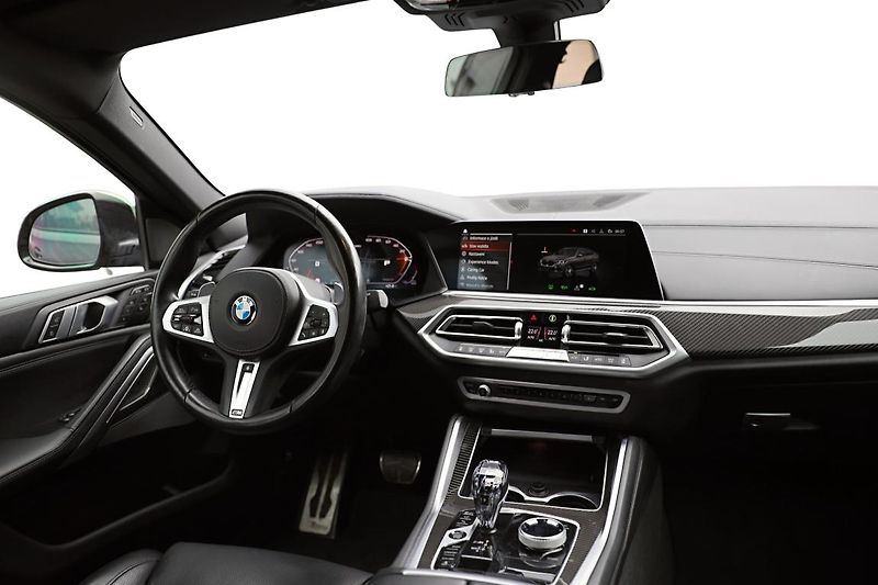 BMW X6 M50i - fotka 13 z 15