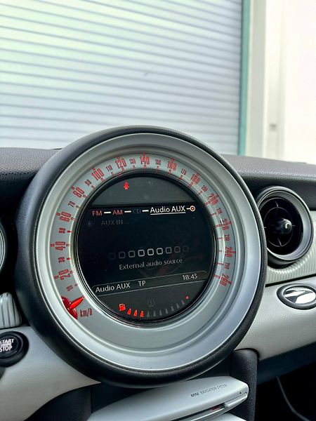 Mini Cooper (2010)  1.6D 50 CAMDEN AUTOMAT VYBAVA - fotka 25 z 31