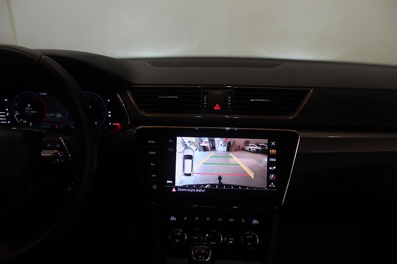 Škoda Superb (2023) 2.0TDI DSG Matrix Display - fotka 30 z 35