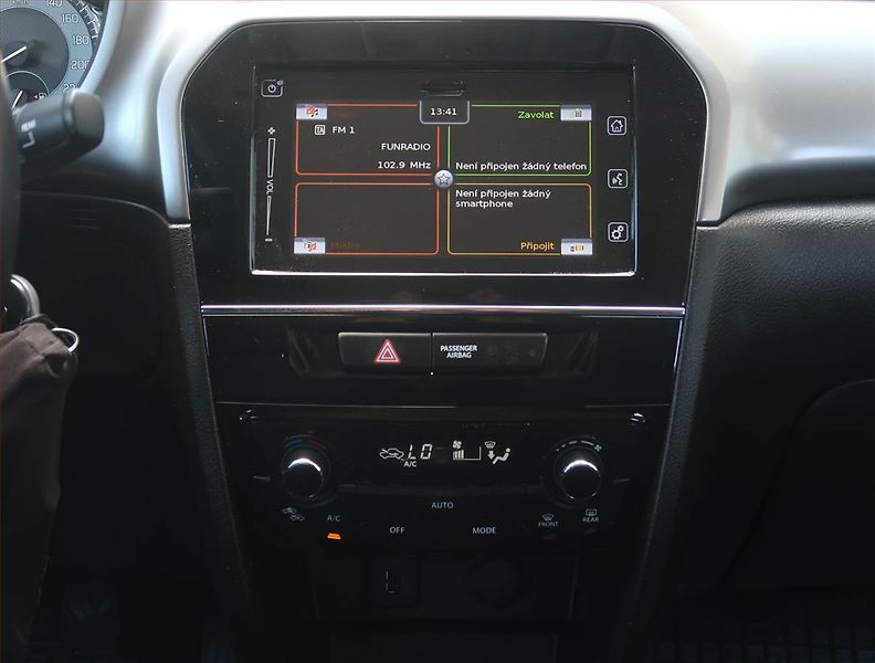 Suzuki Vitara (2023) Premium 1.4 BoosterJet - fotka 12 z 20