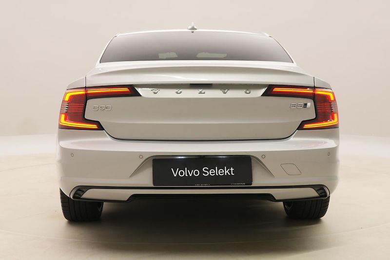 Volvo S90 B5 AWD BLACK ULTIMATE AUT CZ - fotka 12 z 62
