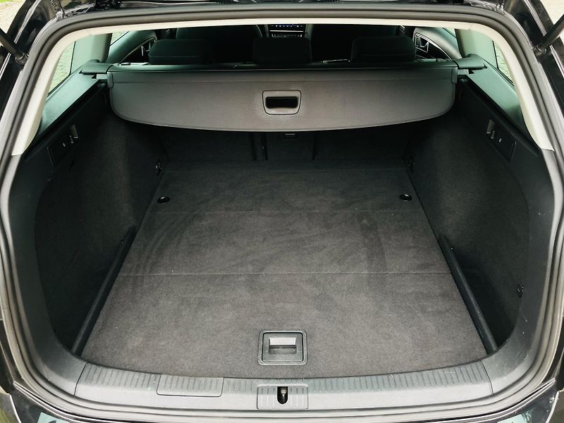 Volkswagen Golf 1.0TSI MANUÁL VÝHŘEV TAŽNÉ  - fotka 17 z 38