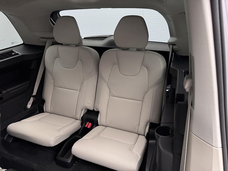 Volvo XC90 (2026) B5 AWD AUT DARK PLUS 7-míst - fotka 19 z 25