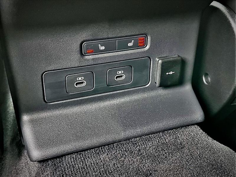 Land Rover Range Rover Velar (2026) 2,0 D200 S AWD* - fotka 27 z 30