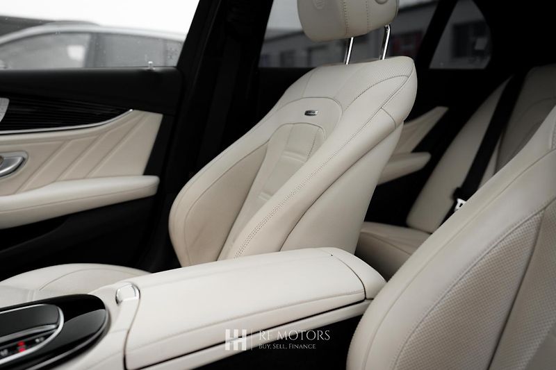 Mercedes-Benz Třídy E (2022) AMG E63 S 4MATIC 450kW - fotka 31 z 56
