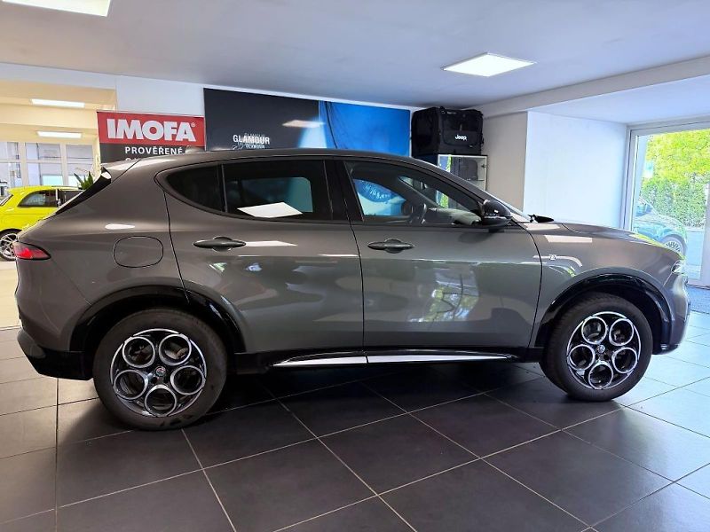 Alfa Romeo Tonale (2024) 1.3 T Plug-in Hybrid 280k Q4 4 - fotka 4 z 19