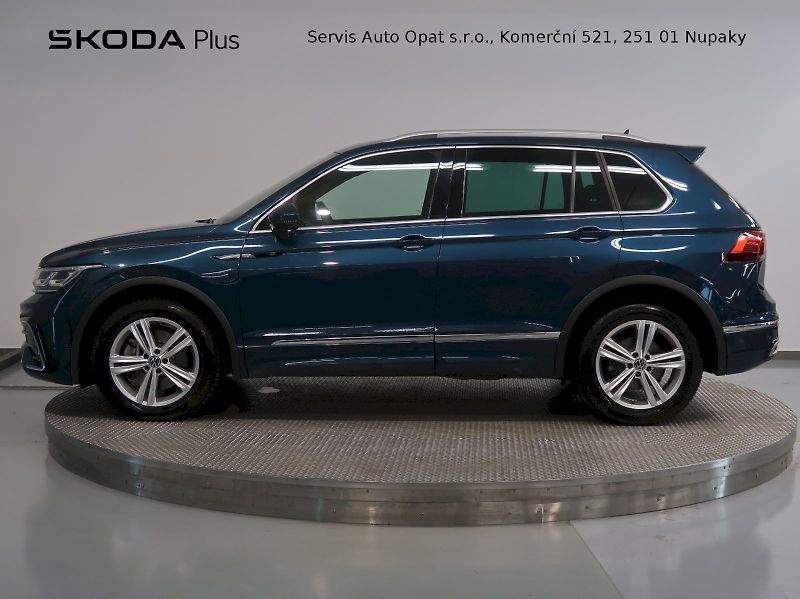 Volkswagen Tiguan (2021) R-LINE 2.0TSI 140KW 4x4 DSG - fotka 3 z 40