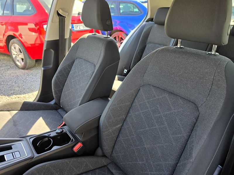 Volkswagen Golf 1.5TSI 8 Automat Led  Virtual  - fotka 15 z 29