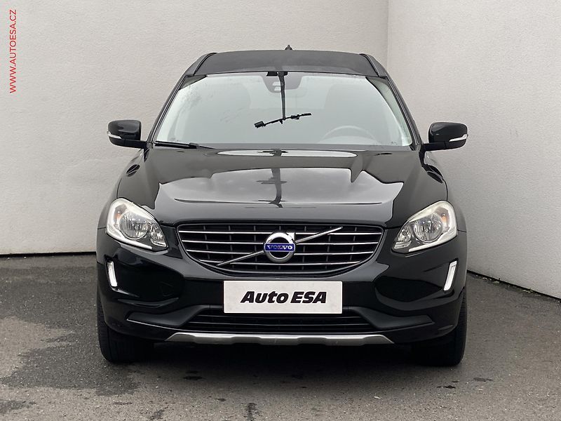 Volvo XC60 (2016) 2.4 D4 AWD, ČR, Momentum, AT - fotka 2 z 17