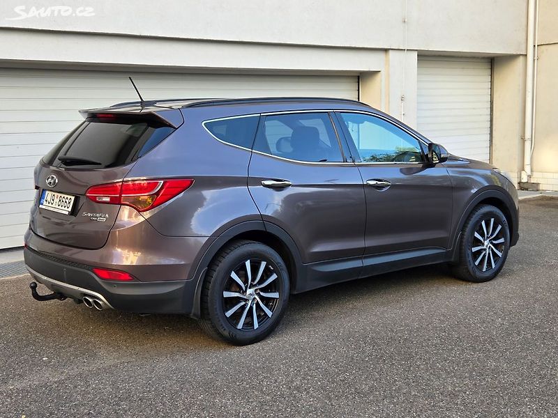 Hyundai Santa Fe (2014) 2.2 CRDI Aut 4x4 Max Výbava - fotka 9 z 33