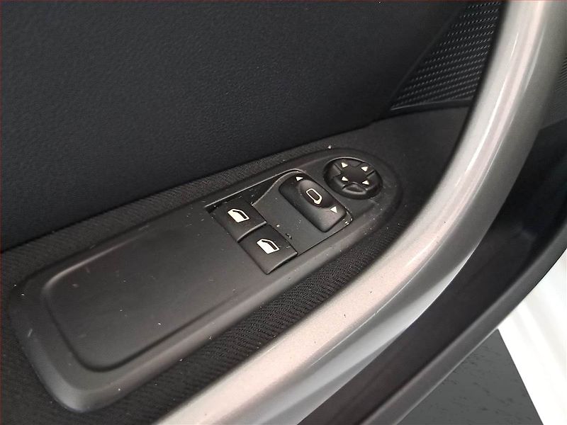 Peugeot 308 (2011) 1.6 HDi, Serv.kniha, Tempomat - fotka 15 z 15