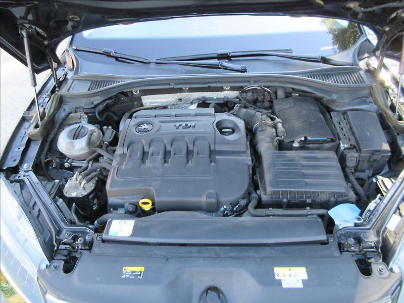 Škoda Superb 2,0 TDi 110 Kw, Style, DSG, No - fotka 35 z 36