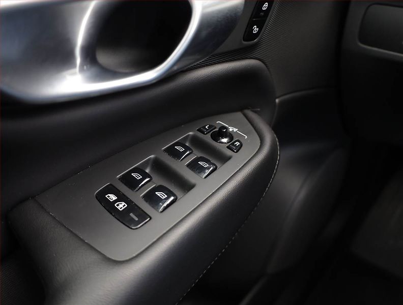 Volvo XC90 (2023) B5 AWD - fotka 13 z 20