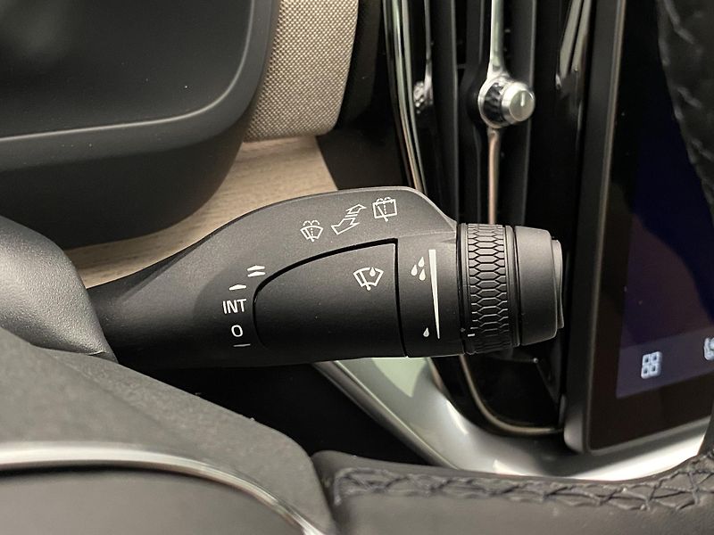 Volvo XC90 B5 AWD DARK ULTRA  REZERVACE - fotka 23 z 66