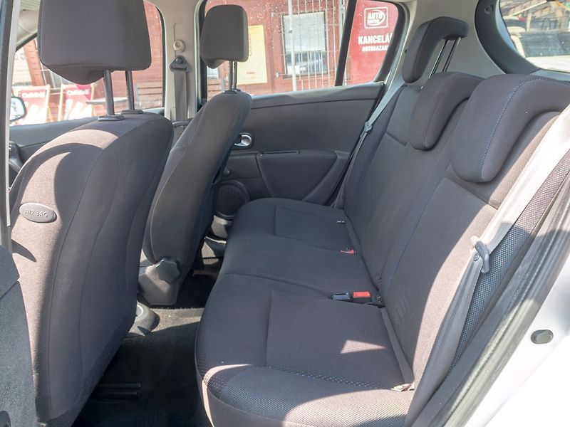 Renault Clio (2006) 1.2i 55KW - fotka 26 z 35