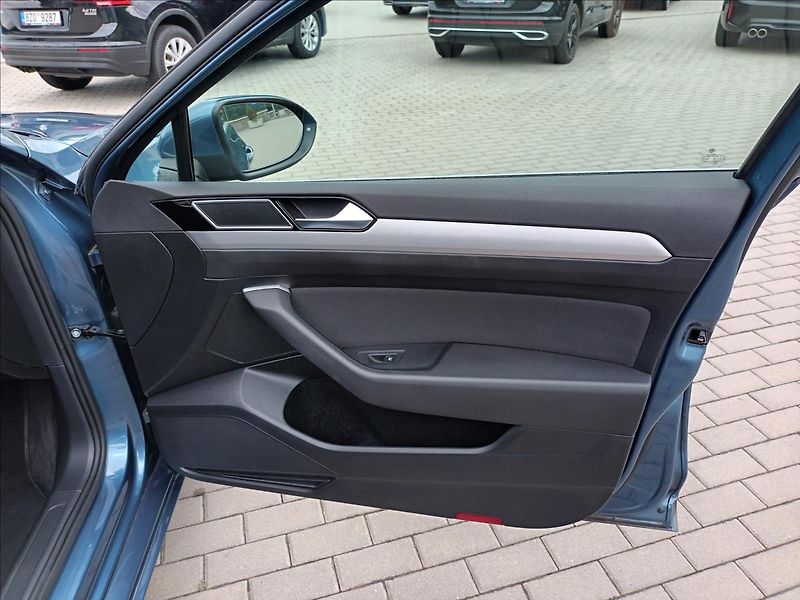 Volkswagen Passat 2,0 TDI,110kw,LED,SERVIS,TAŽNÉ - fotka 27 z 49