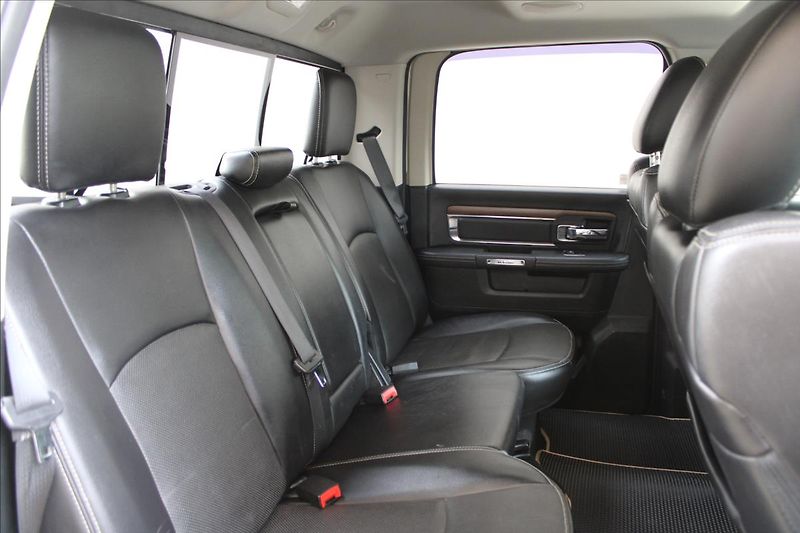 Dodge RAM 3.0L V6 EcoDIESEL / LARAMIE - fotka 30 z 43
