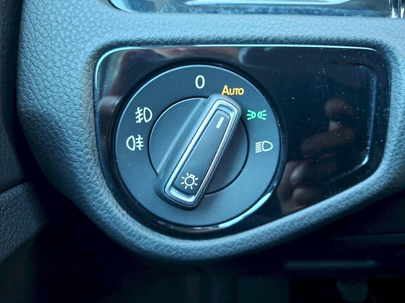 Volkswagen Golf (2020) Variant HighLine 1,5TSi 110kW - fotka 32 z 35