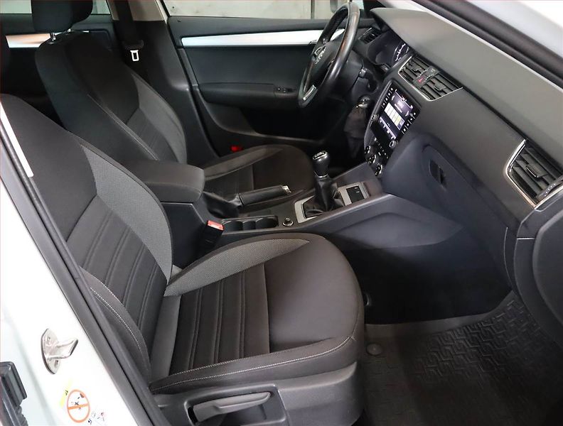 Škoda Octavia (2017) Ambition Plus 2.0 TDI 4x4 - fotka 9 z 24