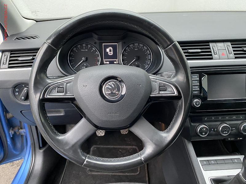 Škoda Octavia (2013) 2.0 TDi 4x4, Elegance, park - fotka 11 z 18