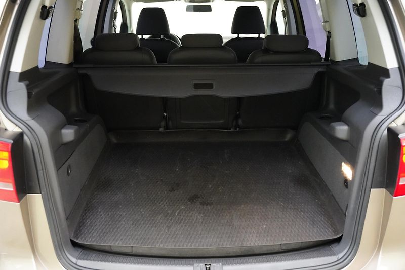 Volkswagen Touran - fotka 21 z 21