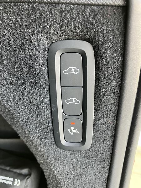 Volvo XC90 D5 AWD Momentum AT8, ČR - fotka 10 z 50